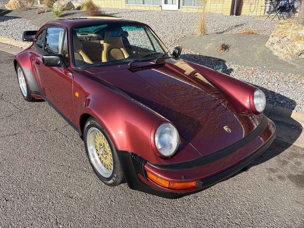 Porsche-911-1985-34