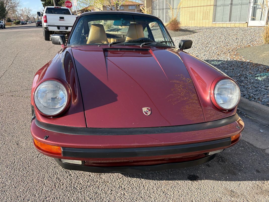 Porsche-911-1985-35
