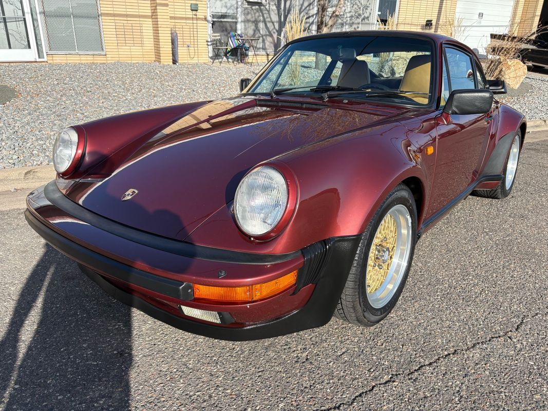 Porsche-911-1985-37