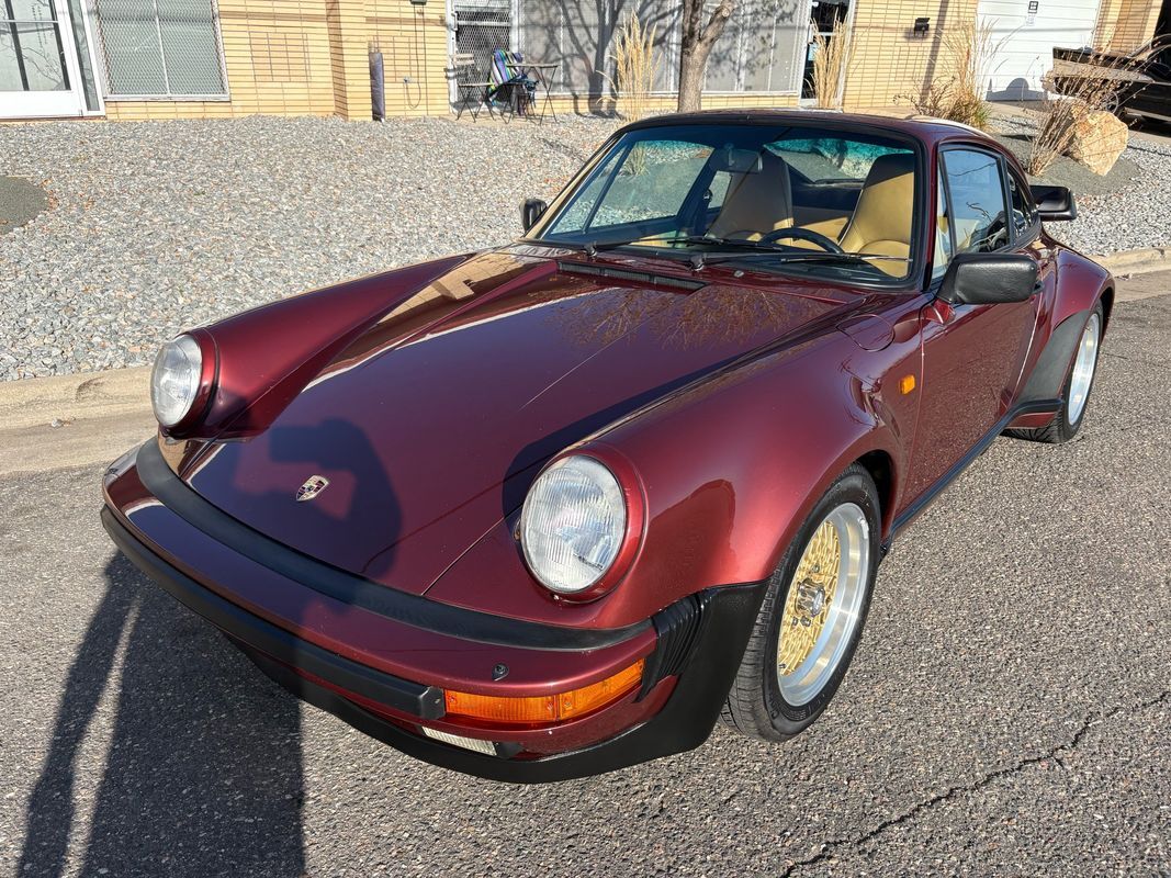 Porsche-911-1985-38