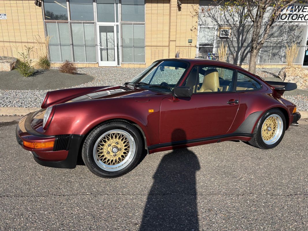 Porsche-911-1985-39