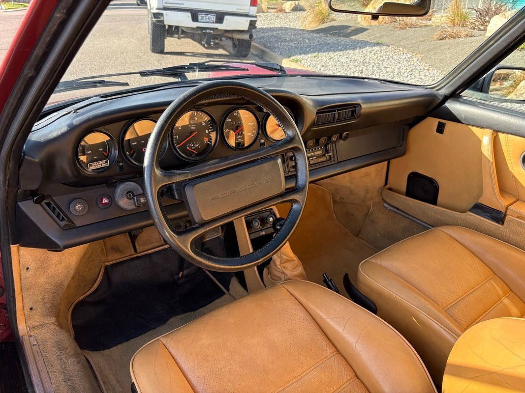 Porsche-911-1985-8