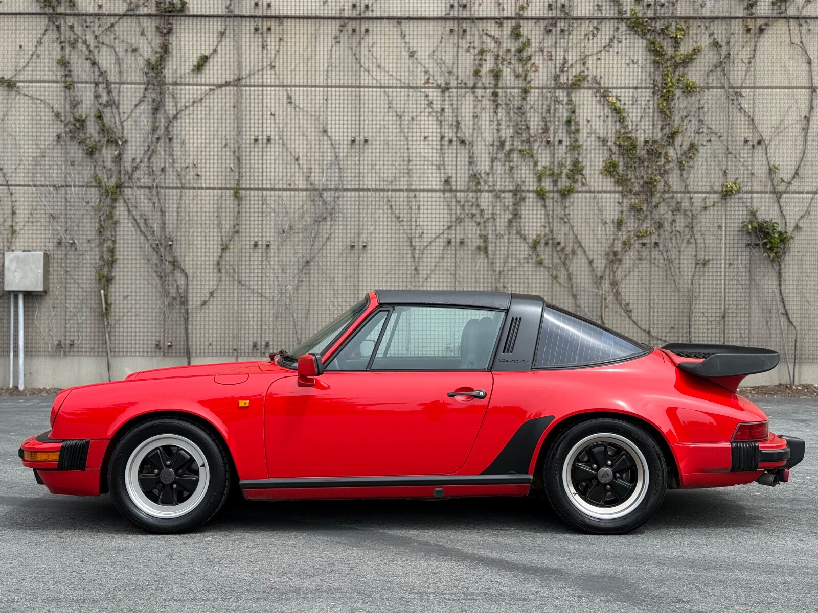 Porsche-911-1985-9