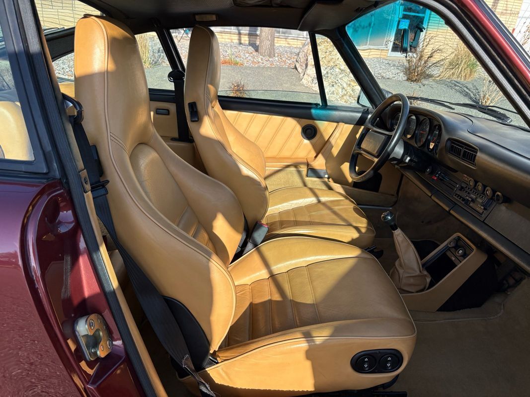Porsche-911-1985-9