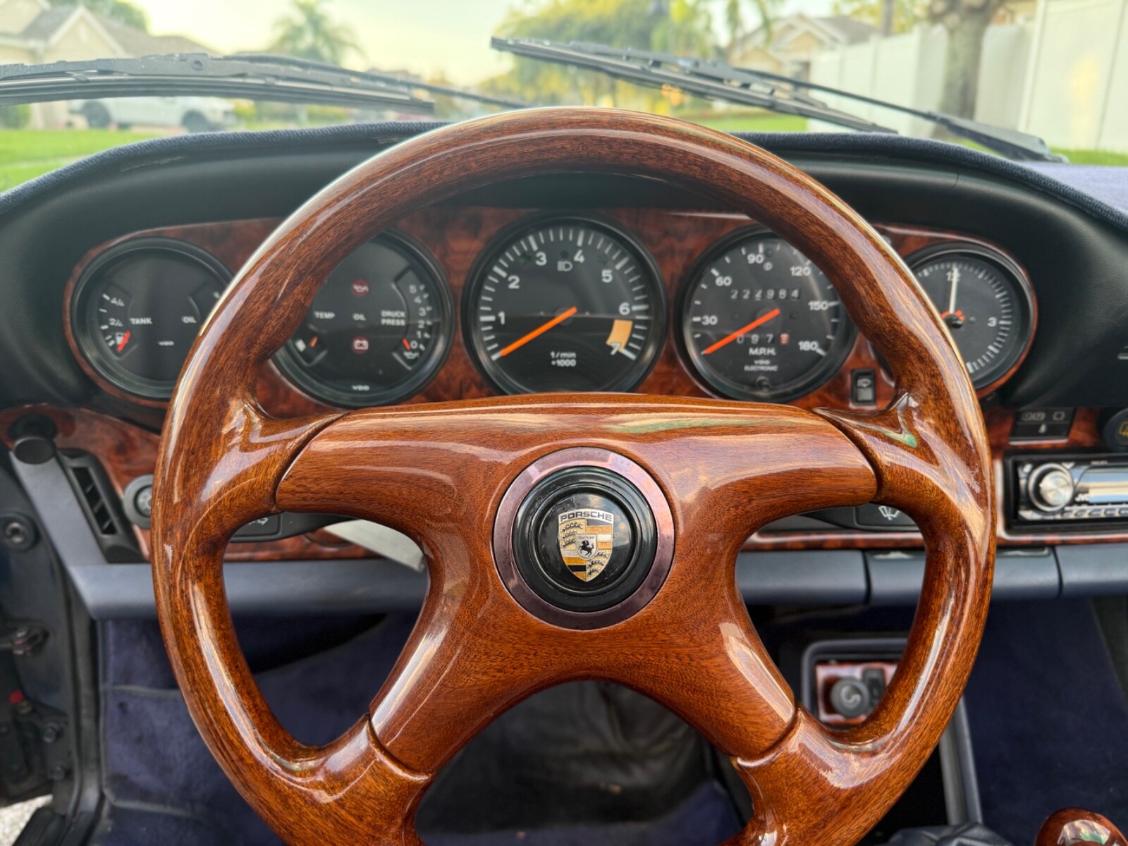 Porsche-911-1985-Convertible-12