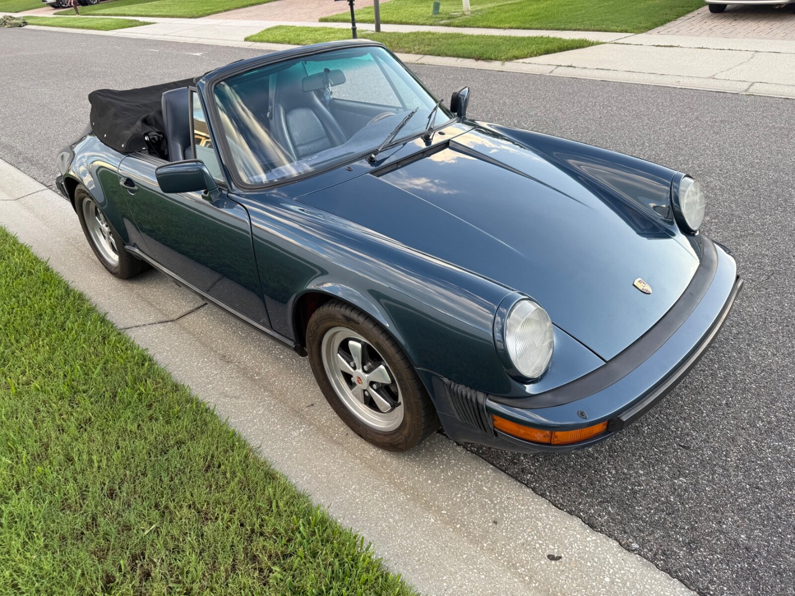 Porsche-911-1985-Convertible-2