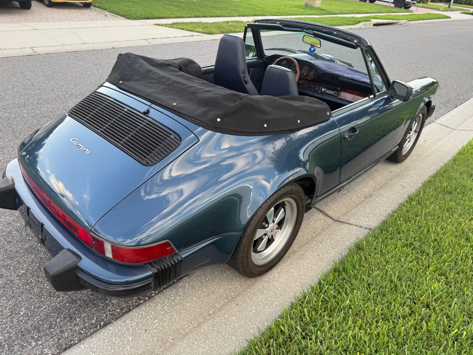 Porsche-911-1985-Convertible-3