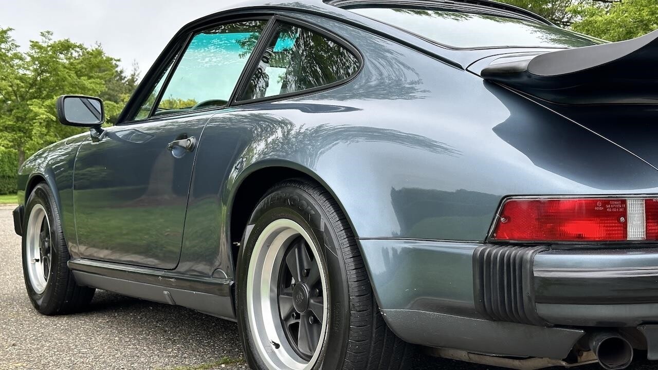 Porsche-911-1987-Coupe-21