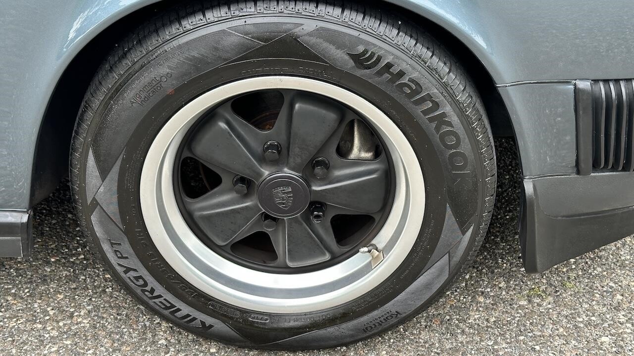 Porsche-911-1987-Coupe-25