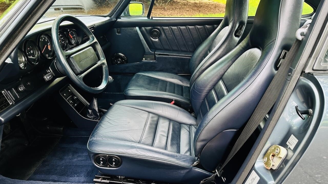Porsche-911-1987-Coupe-32