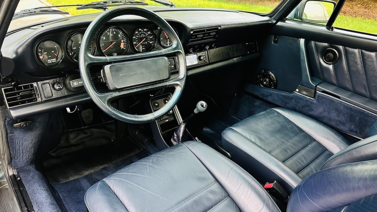 Porsche-911-1987-Coupe-33