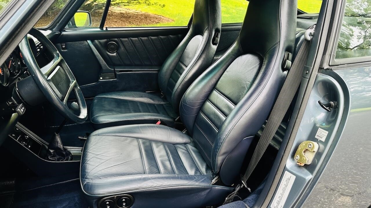 Porsche-911-1987-Coupe-35