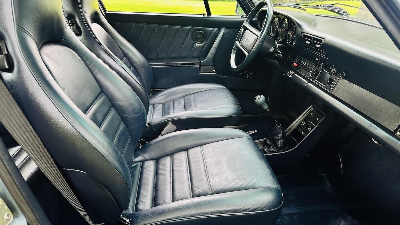 Porsche-911-1987-Coupe-38