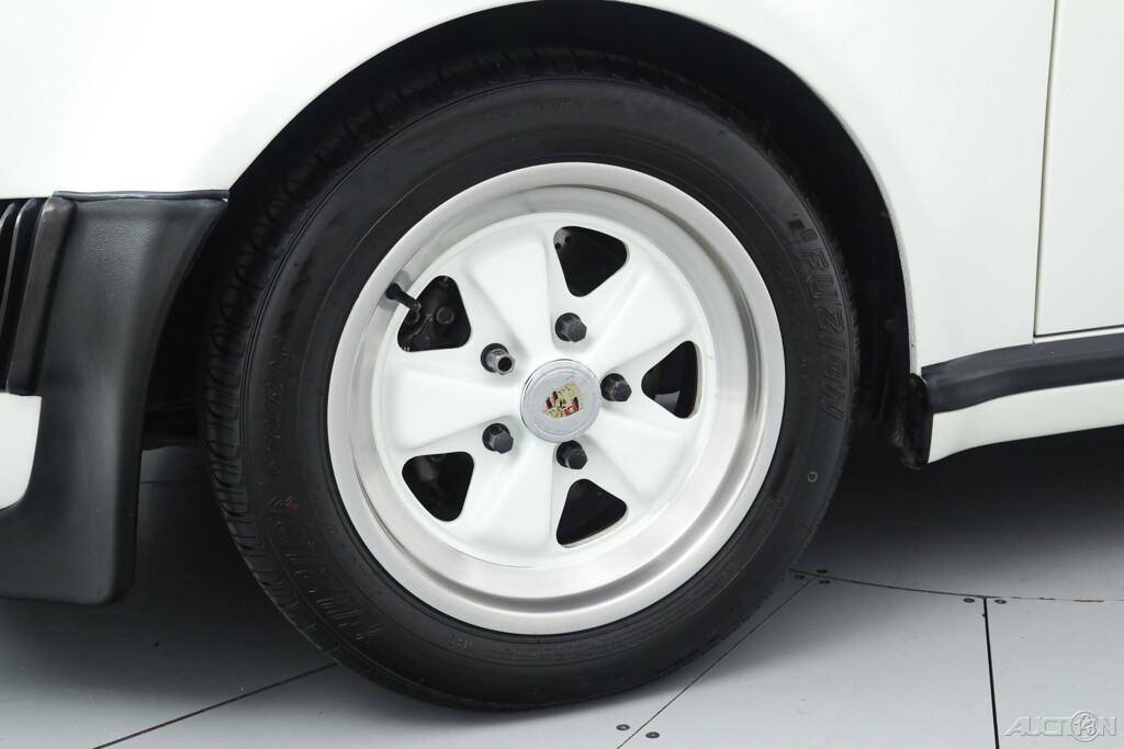 Porsche-911-1988-Convertible-10