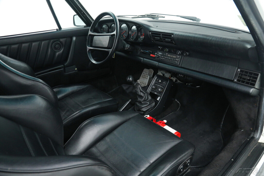 Porsche-911-1988-Convertible-17