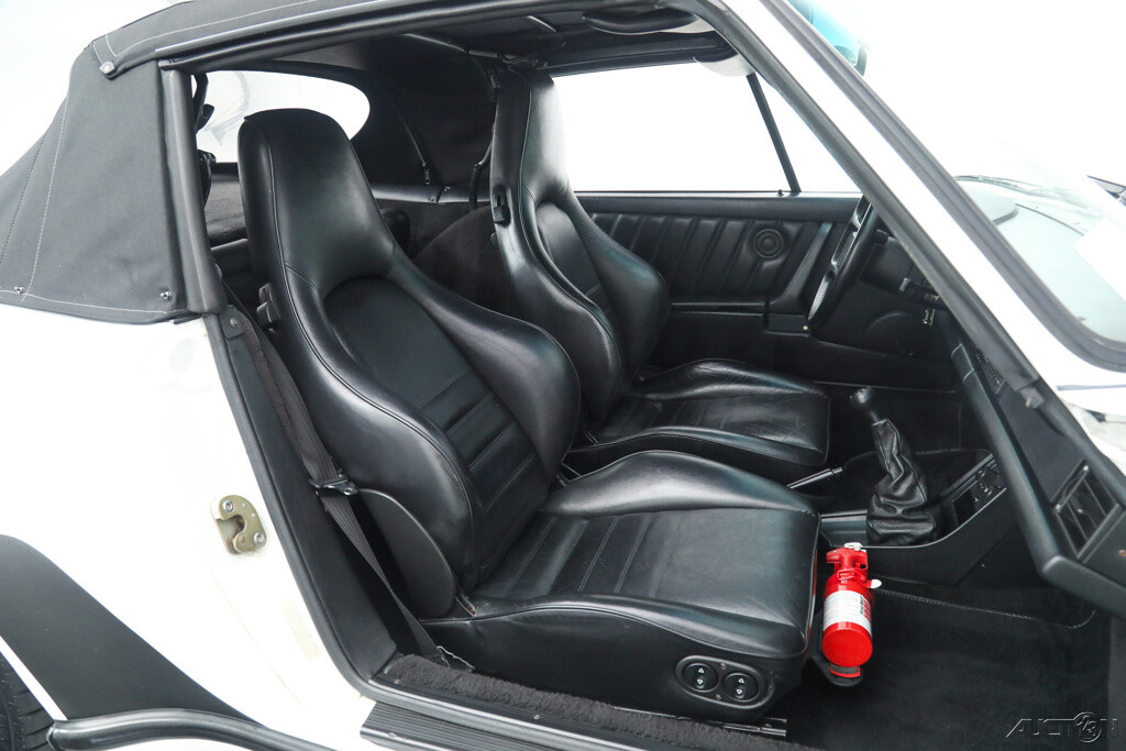 Porsche-911-1988-Convertible-18
