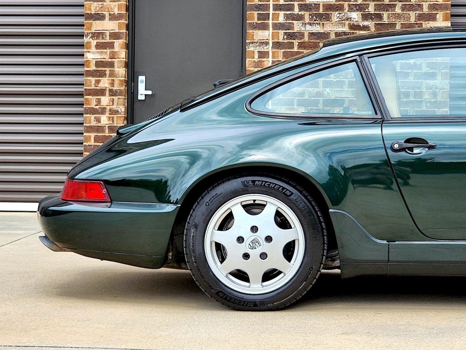 Porsche-911-1990-Coupe-18