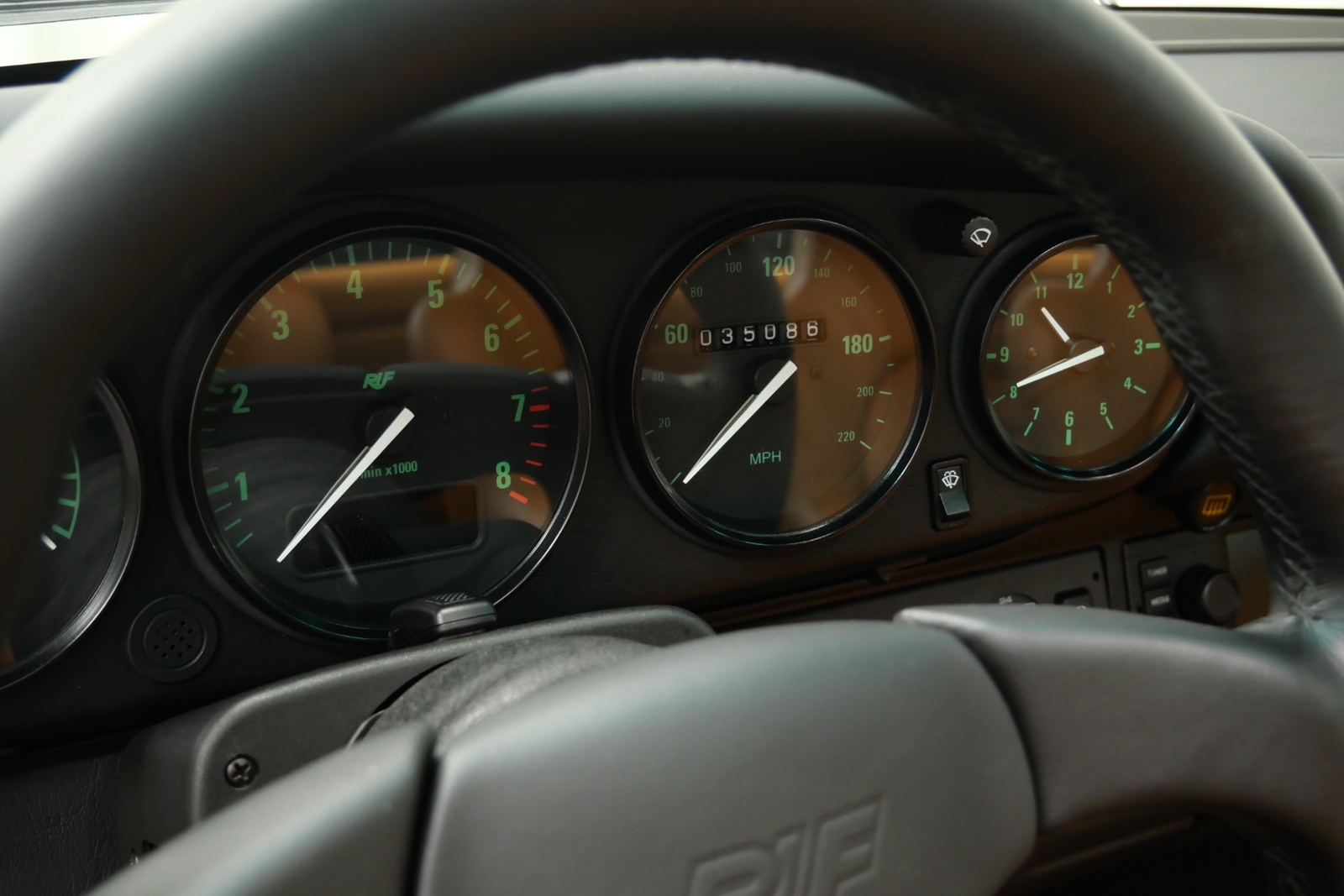 Porsche-911-1991-Coupe-19