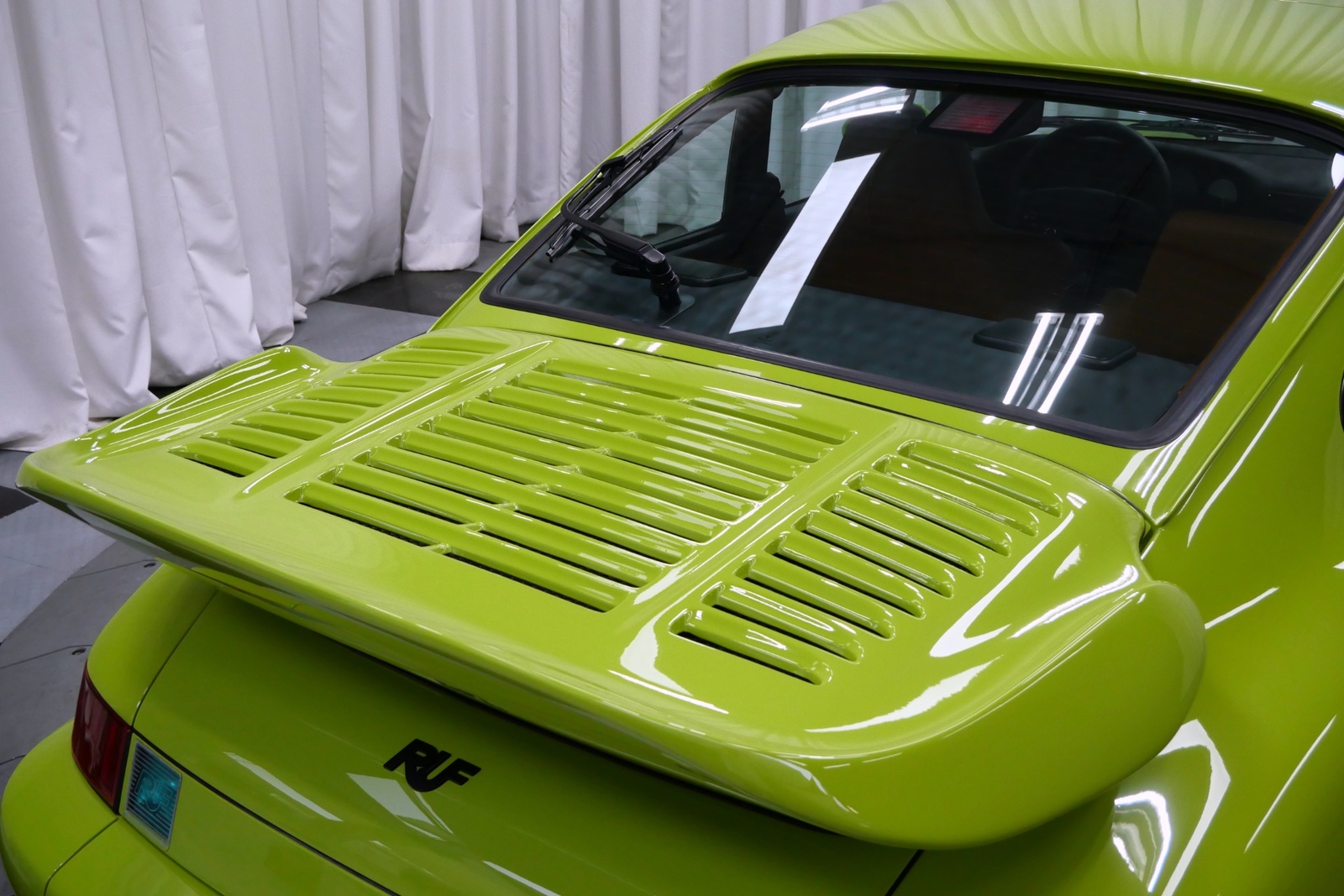 Porsche-911-1991-Coupe-26