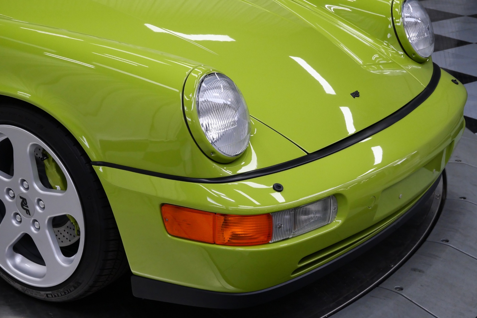 Porsche-911-1991-Coupe-29