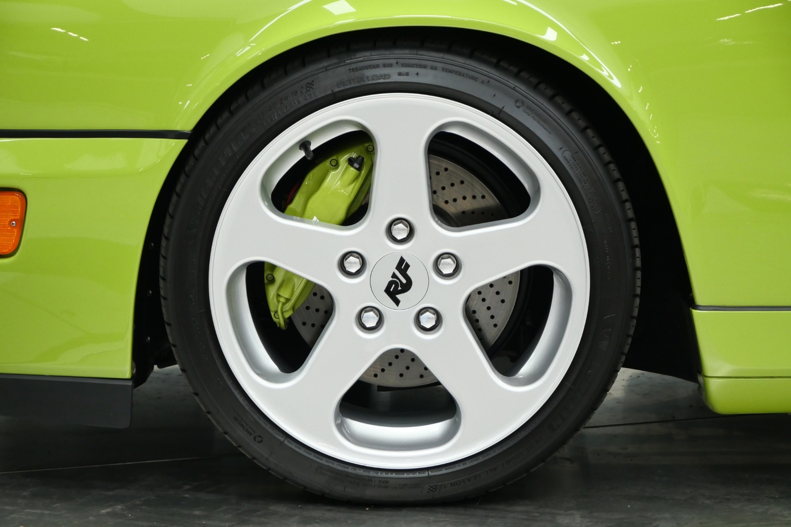 Porsche-911-1991-Coupe-31