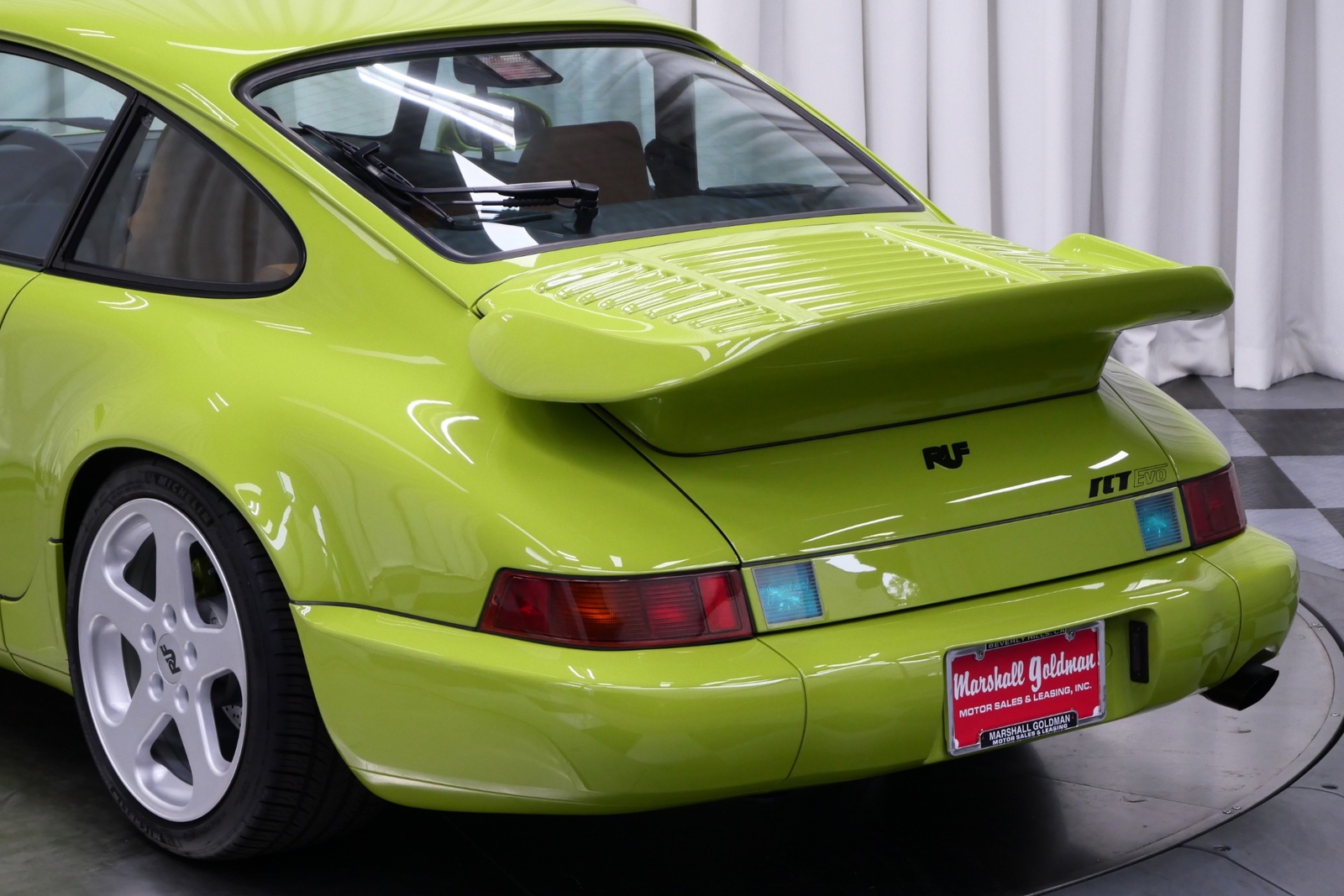 Porsche-911-1991-Coupe-37