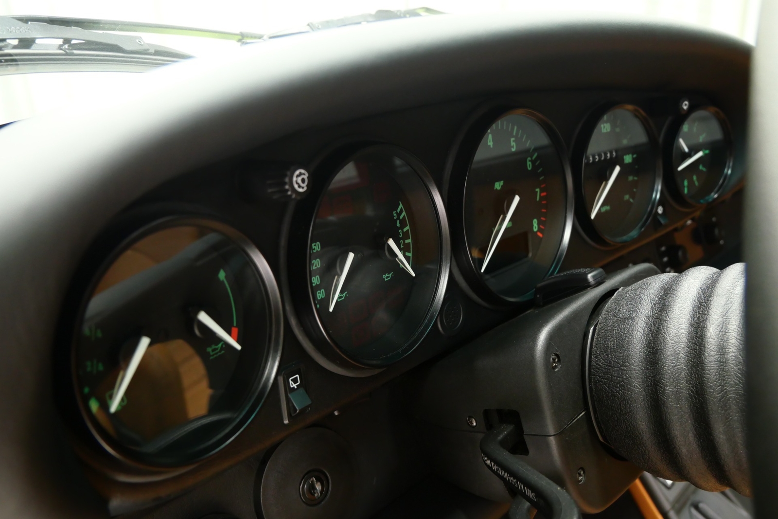 Porsche-911-1991-Coupe-39