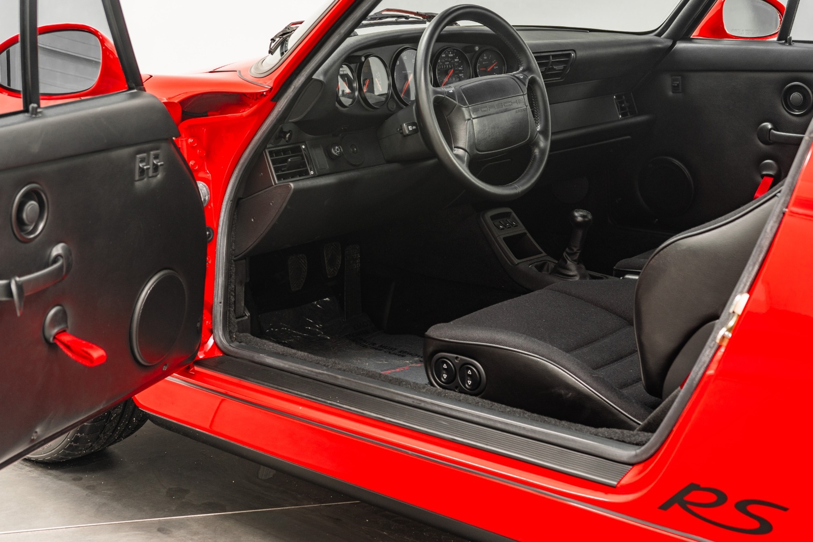 Porsche-911-1993-Coupe-21