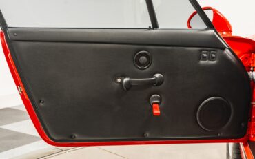 Porsche-911-1993-Coupe-35