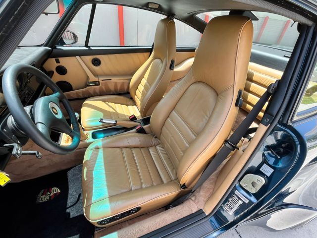 Porsche-911-1994-Coupe-11