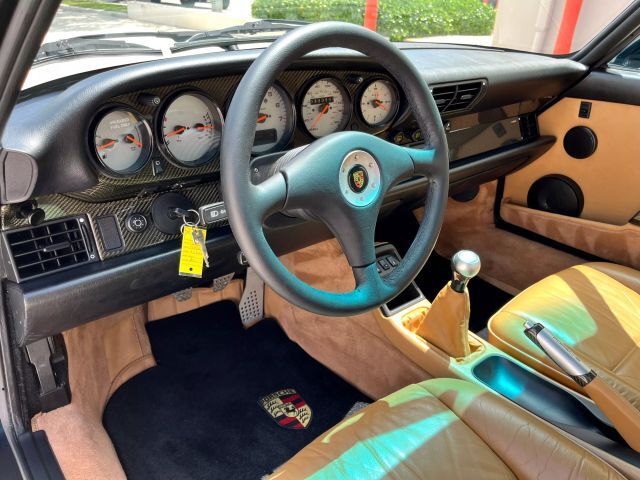 Porsche-911-1994-Coupe-9