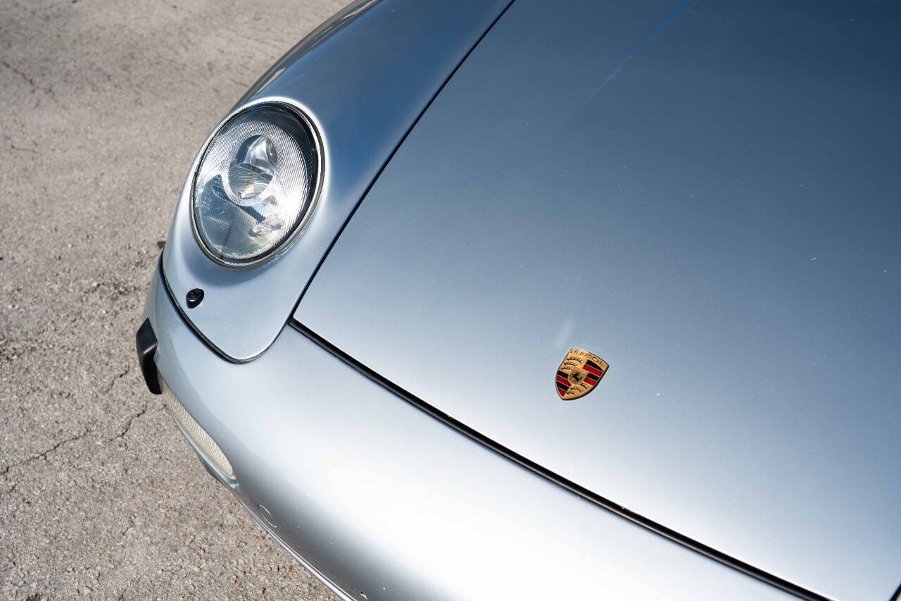 Porsche-911-1995-Coupe-11