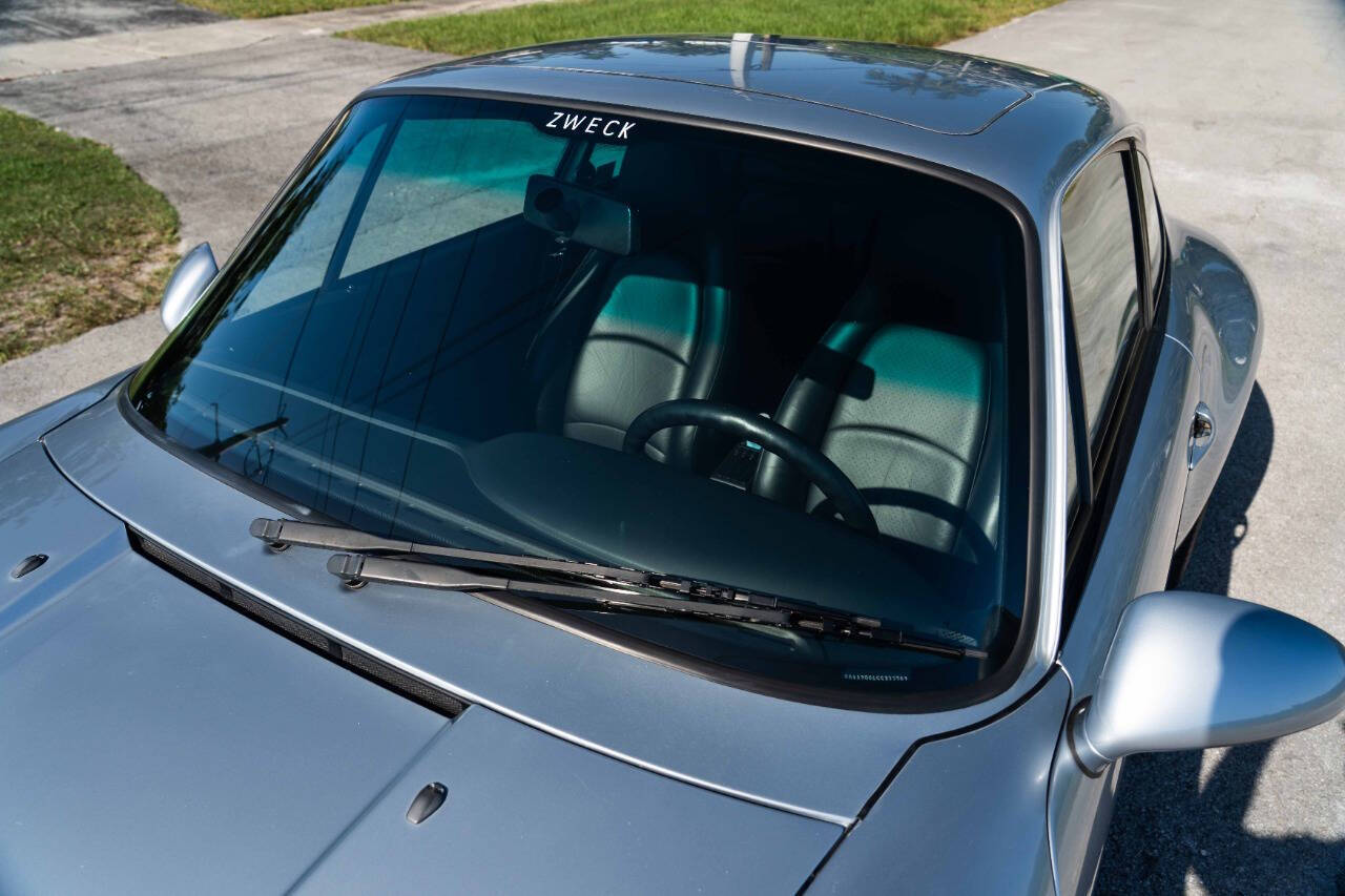 Porsche-911-1995-Coupe-16