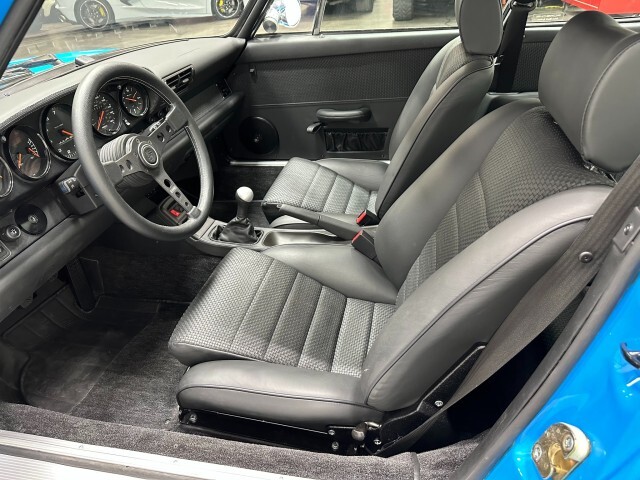 Porsche-911-1995-Coupe-17