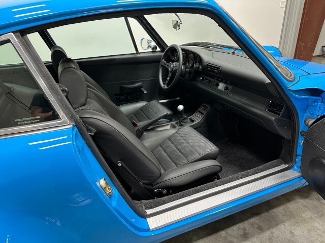 Porsche-911-1995-Coupe-21