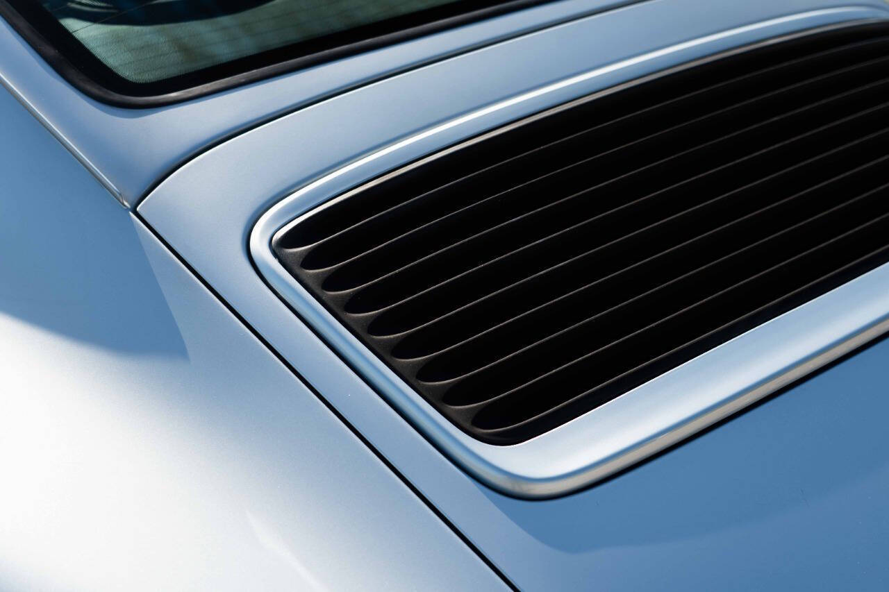 Porsche-911-1995-Coupe-21