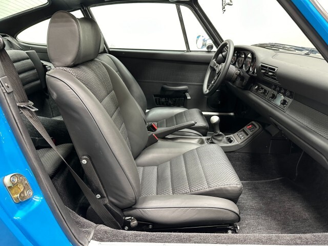 Porsche-911-1995-Coupe-22