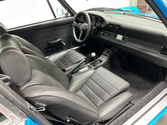 Porsche-911-1995-Coupe-23