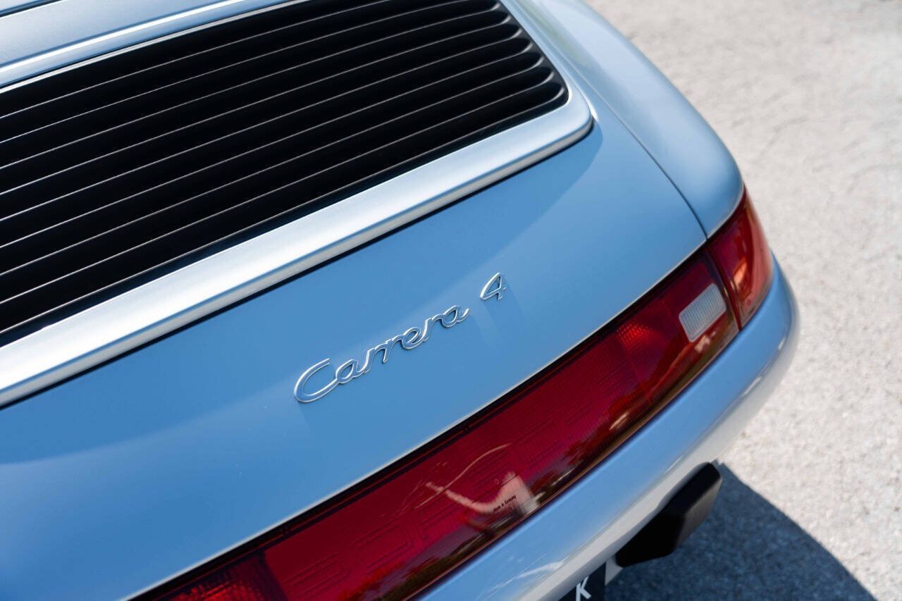 Porsche-911-1995-Coupe-23
