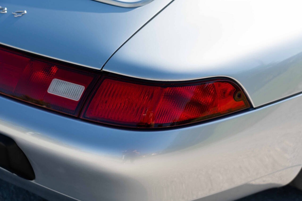 Porsche-911-1995-Coupe-26