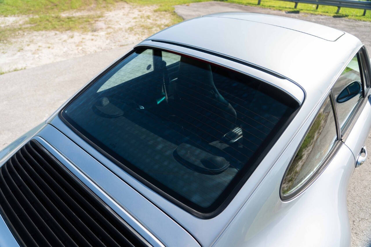 Porsche-911-1995-Coupe-27