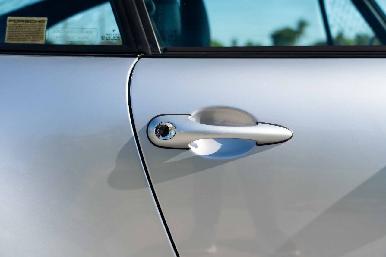 Porsche-911-1995-Coupe-29