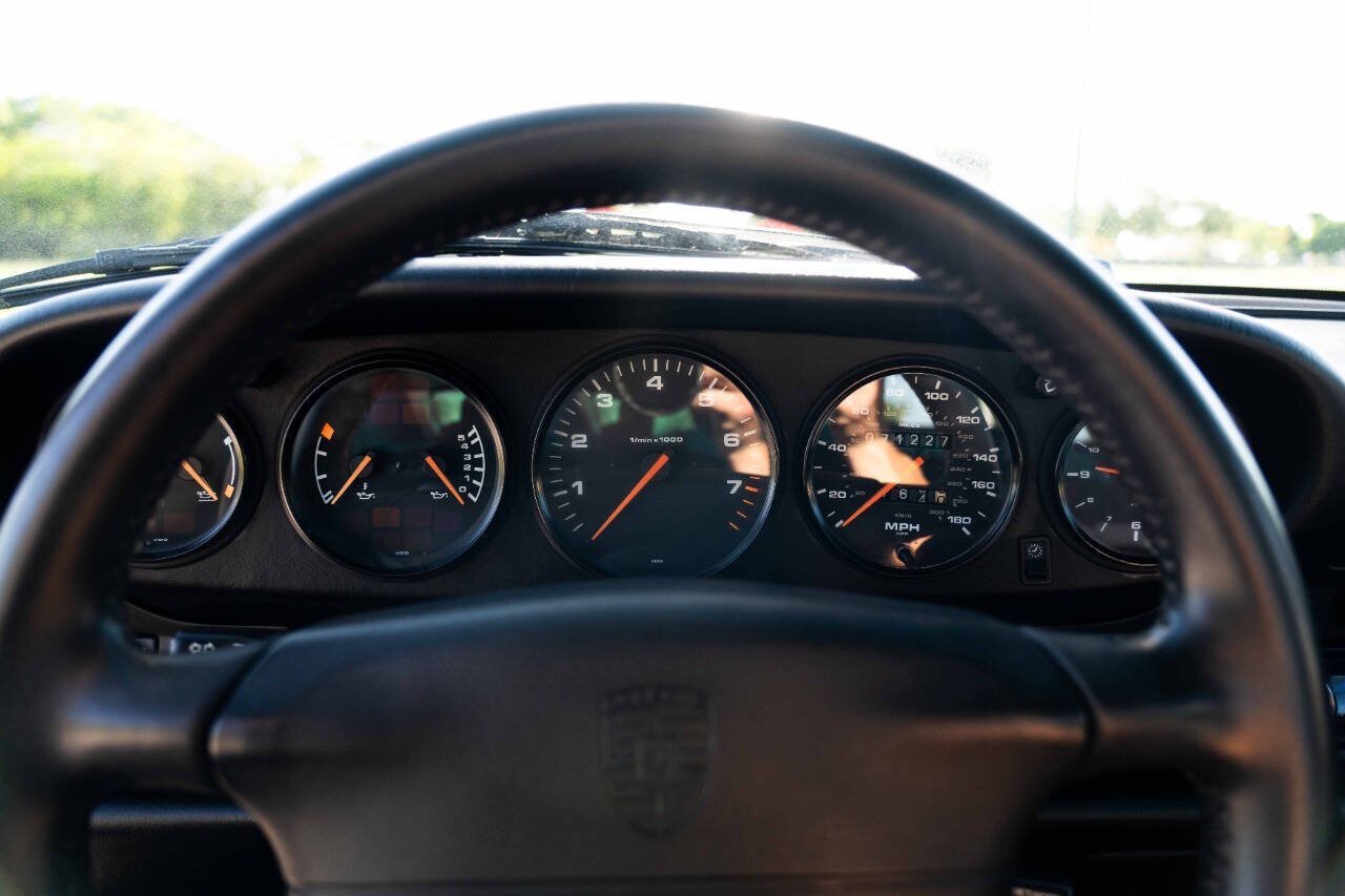 Porsche-911-1995-Coupe-3