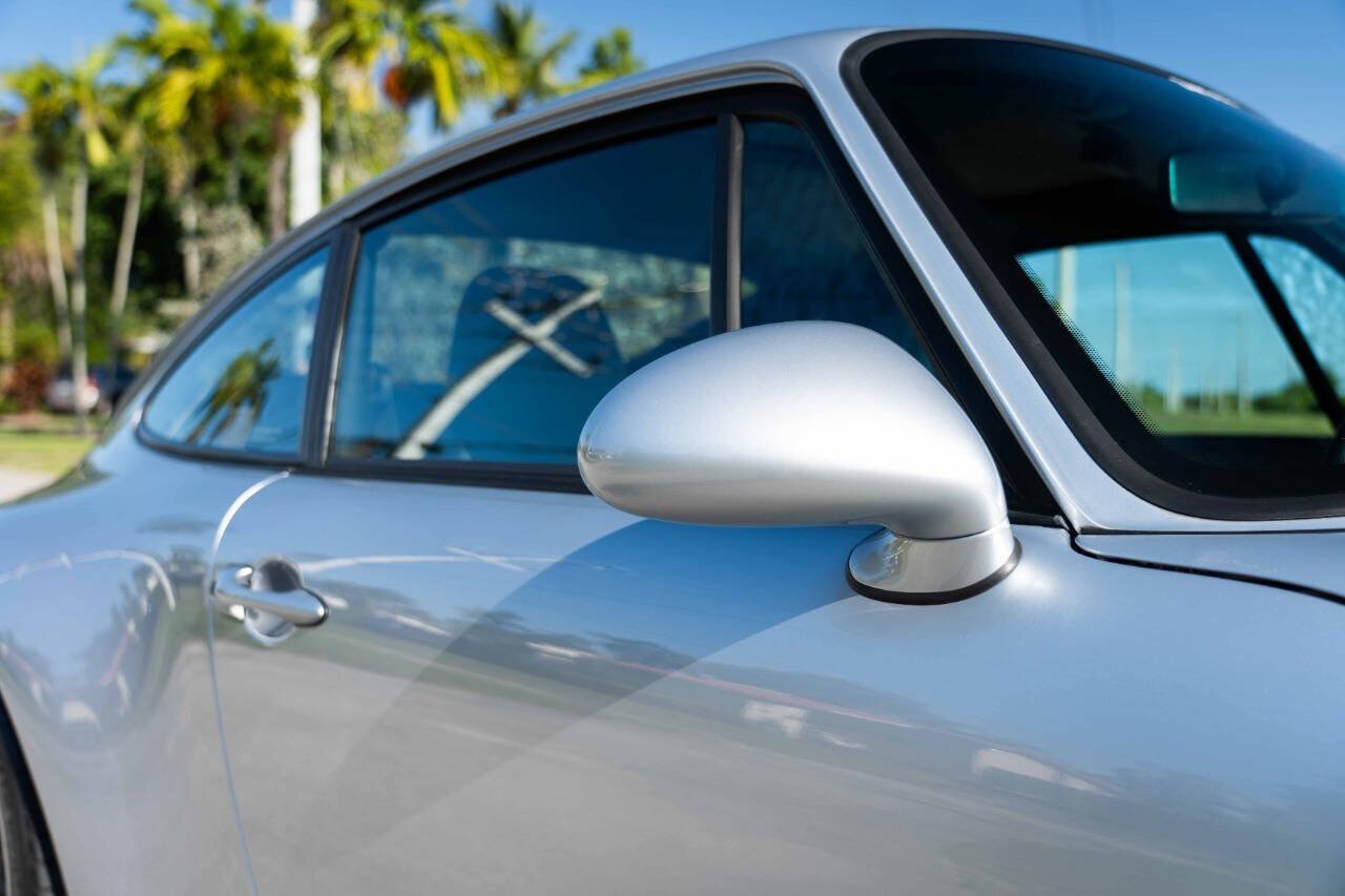 Porsche-911-1995-Coupe-31