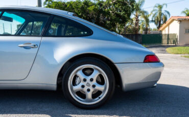 Porsche-911-1995-Coupe-34