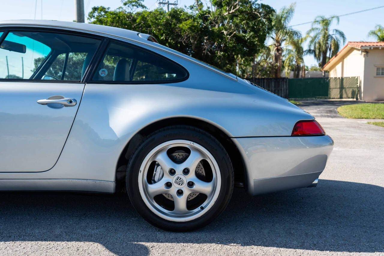Porsche-911-1995-Coupe-34