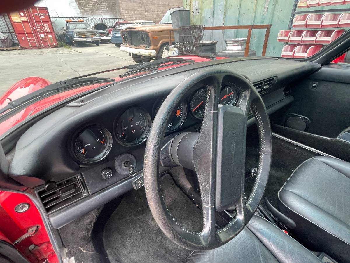 Porsche-911-carrera-1986-10