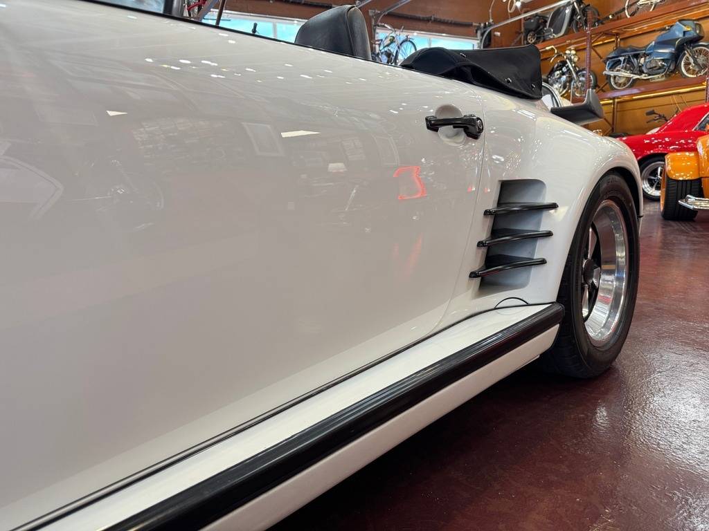 Porsche-911-factory-wide-body-1987-white-10