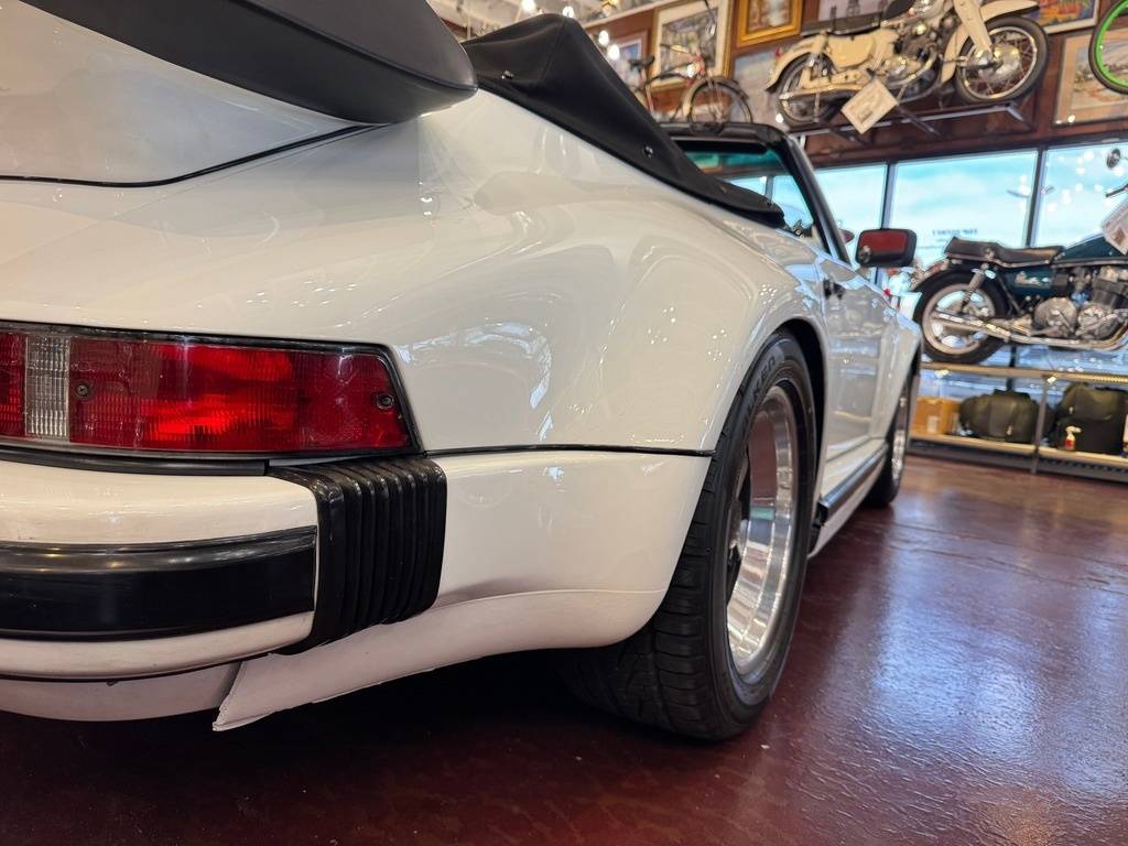 Porsche-911-factory-wide-body-1987-white-15