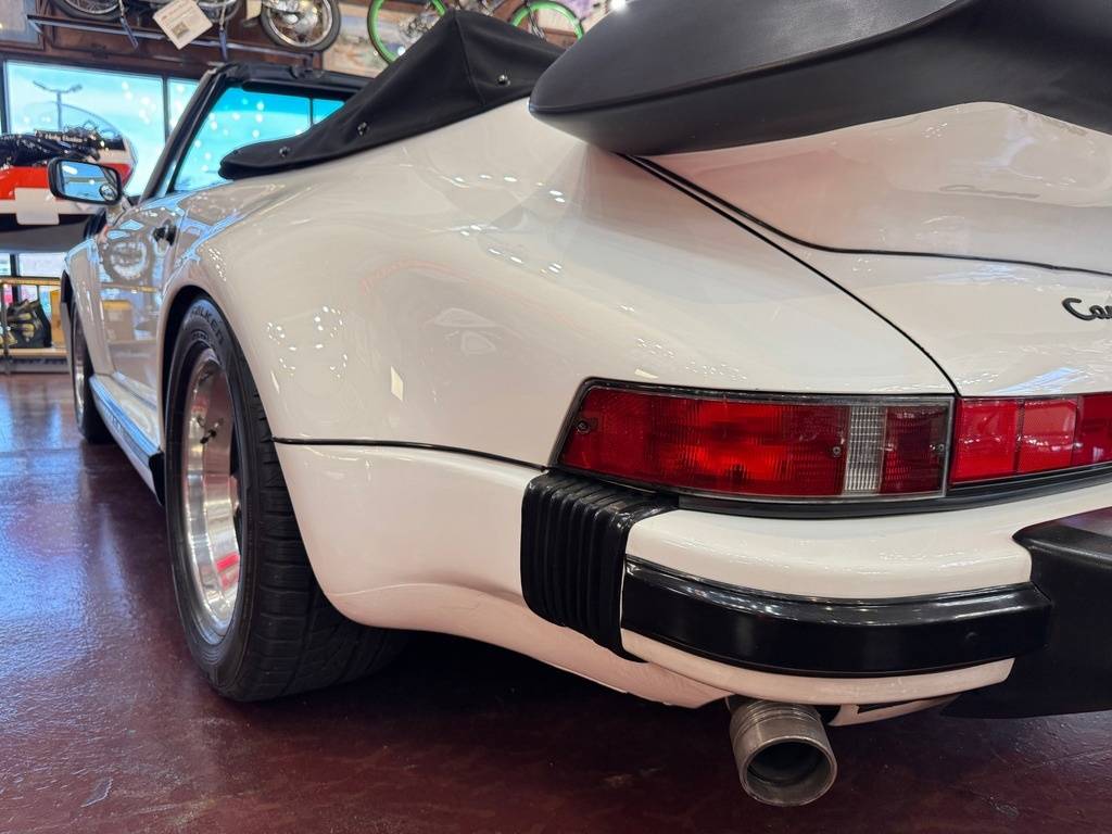 Porsche-911-factory-wide-body-1987-white-16